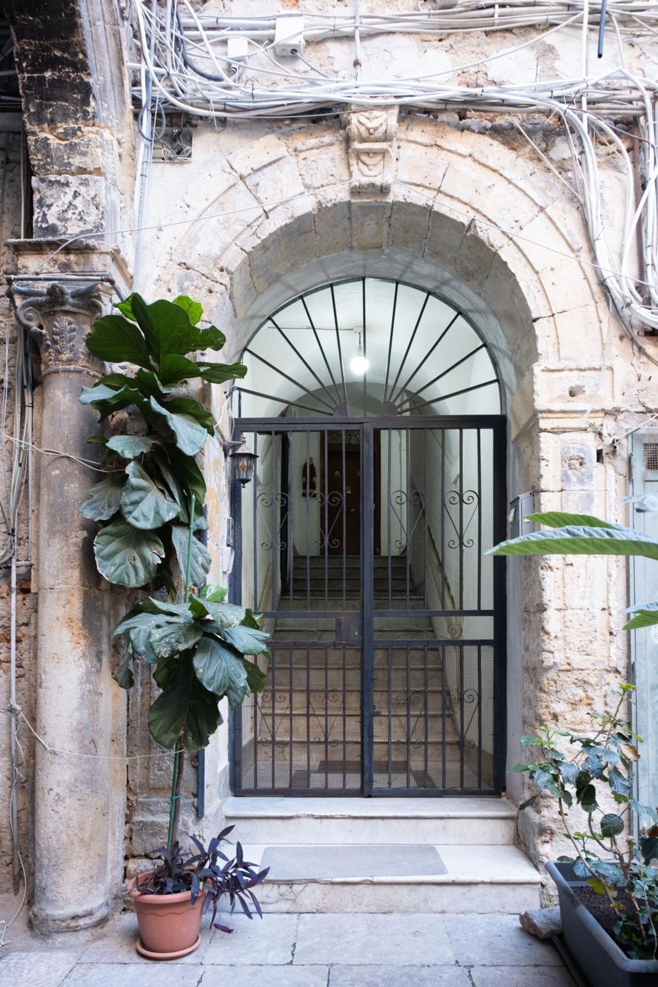 Sopra I Tetti Di Ballaro Palermo Exterior foto